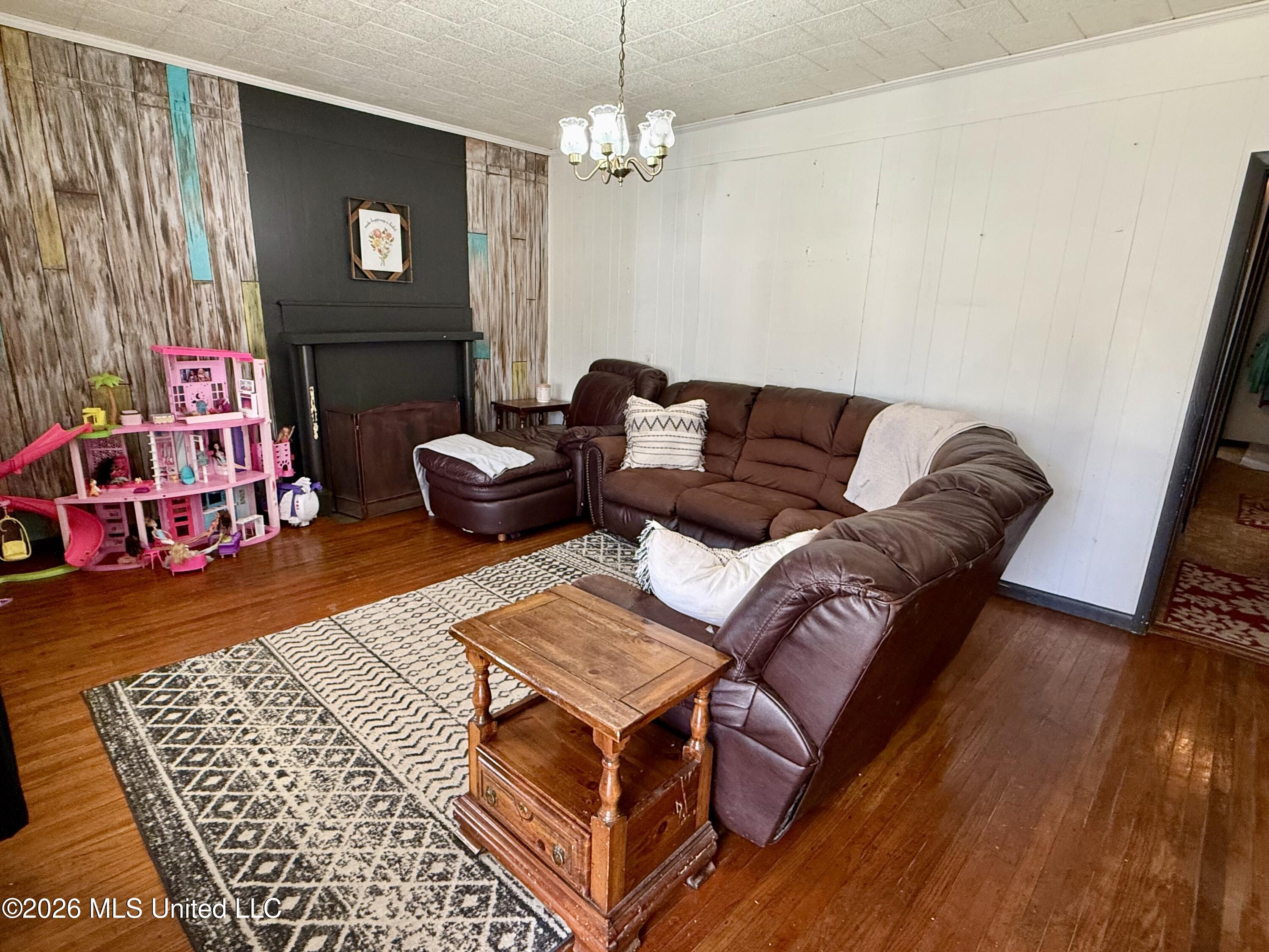 9724 Old Hillsboro Road Forest, MS 39074 - Photo 3 of 18 Living Room