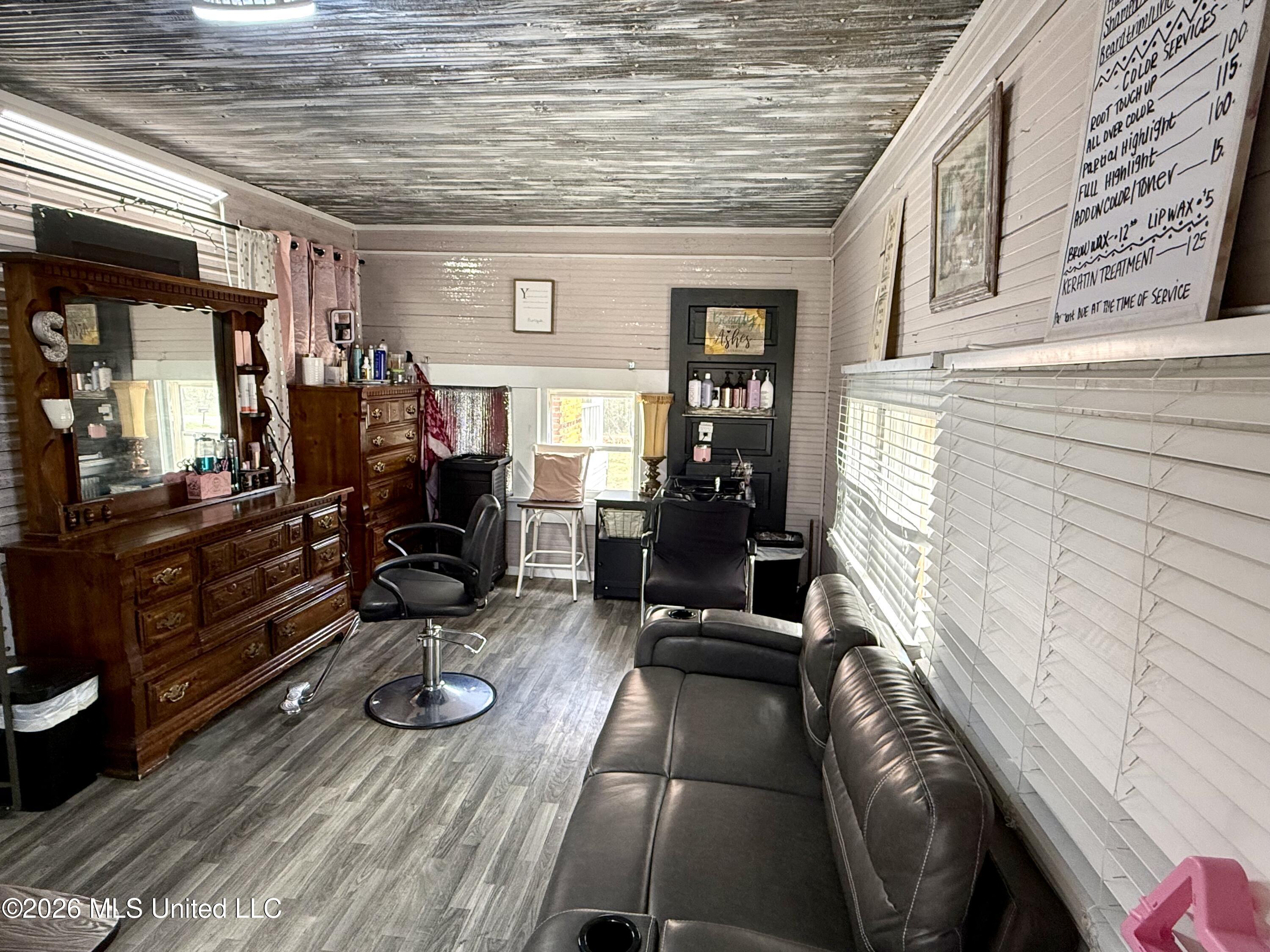 9724 Old Hillsboro Road Forest, MS 39074 - Photo 9 of 18 Sunroon/Salon