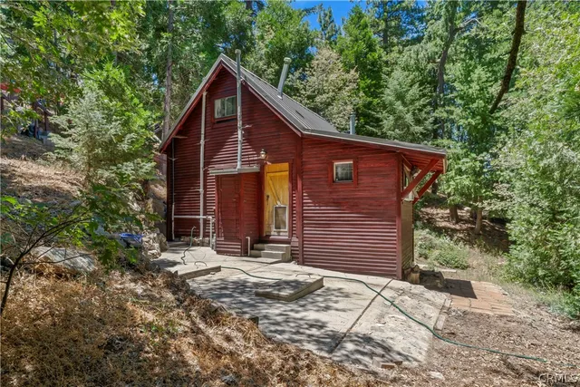 $299,000 | 25626 Mid Lane, Twin Peaks, CA 92391