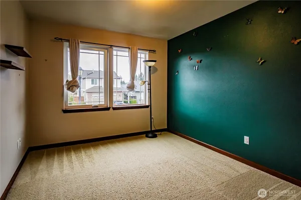 a view of a big room with closet