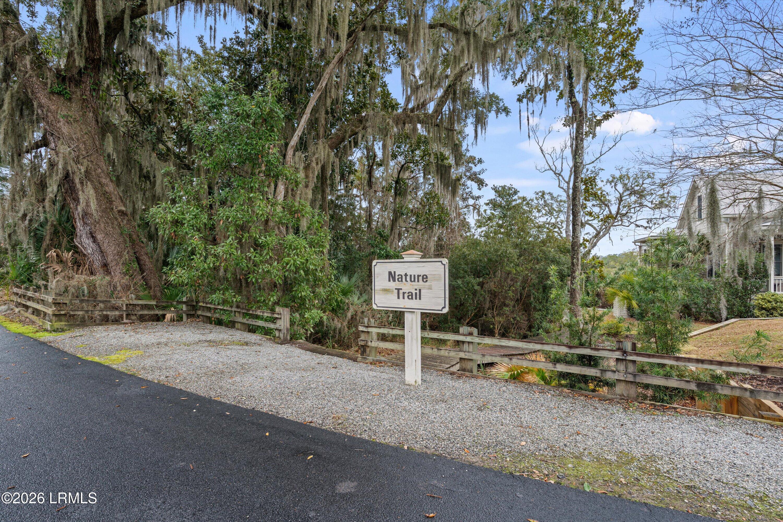 90 Gautier Place Beaufort, SC 29902 - Photo 8 of 21 51-Amenities