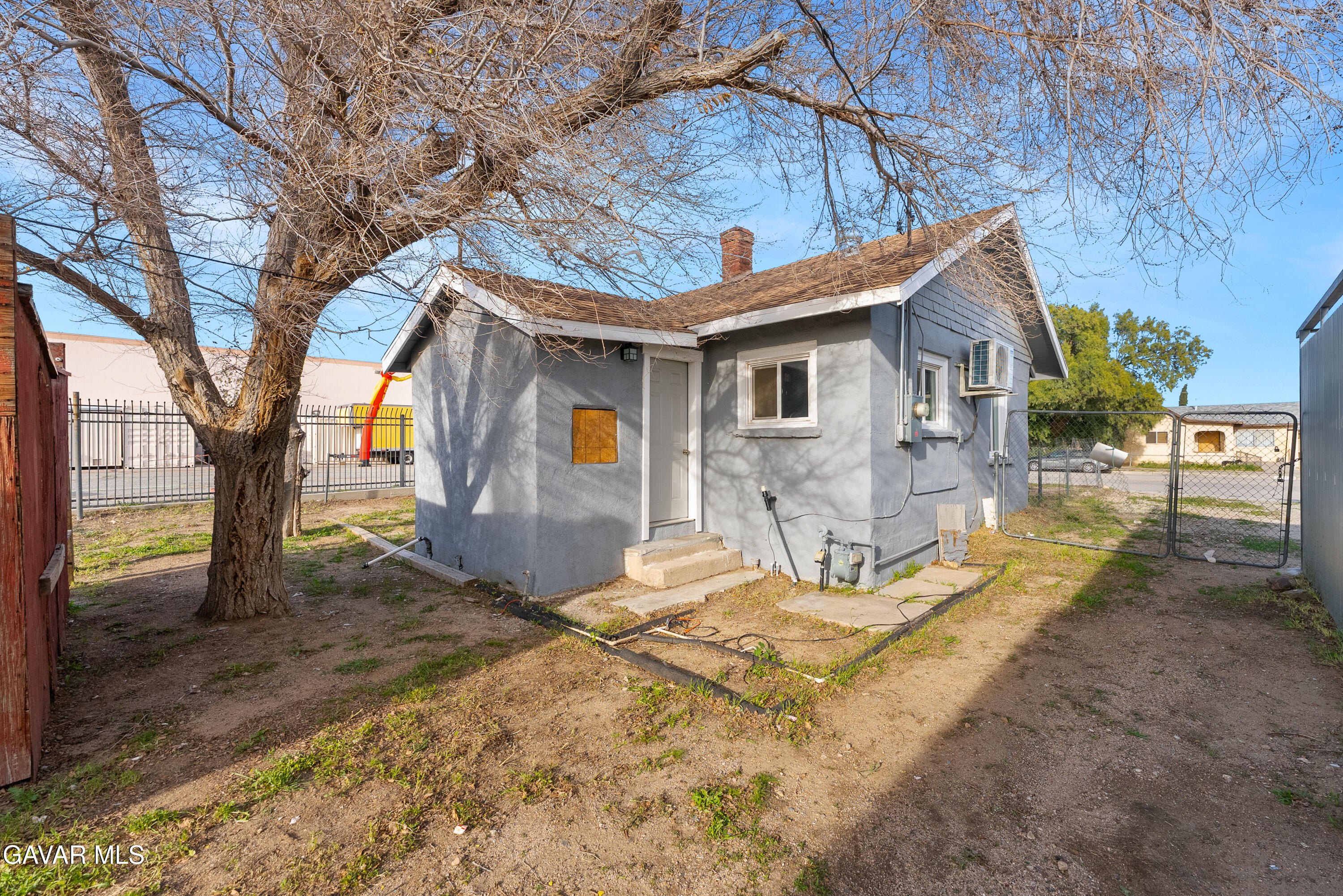 15733 K Street Mojave, CA 93501 - Photo 29 of 38 a view of back yard of the house