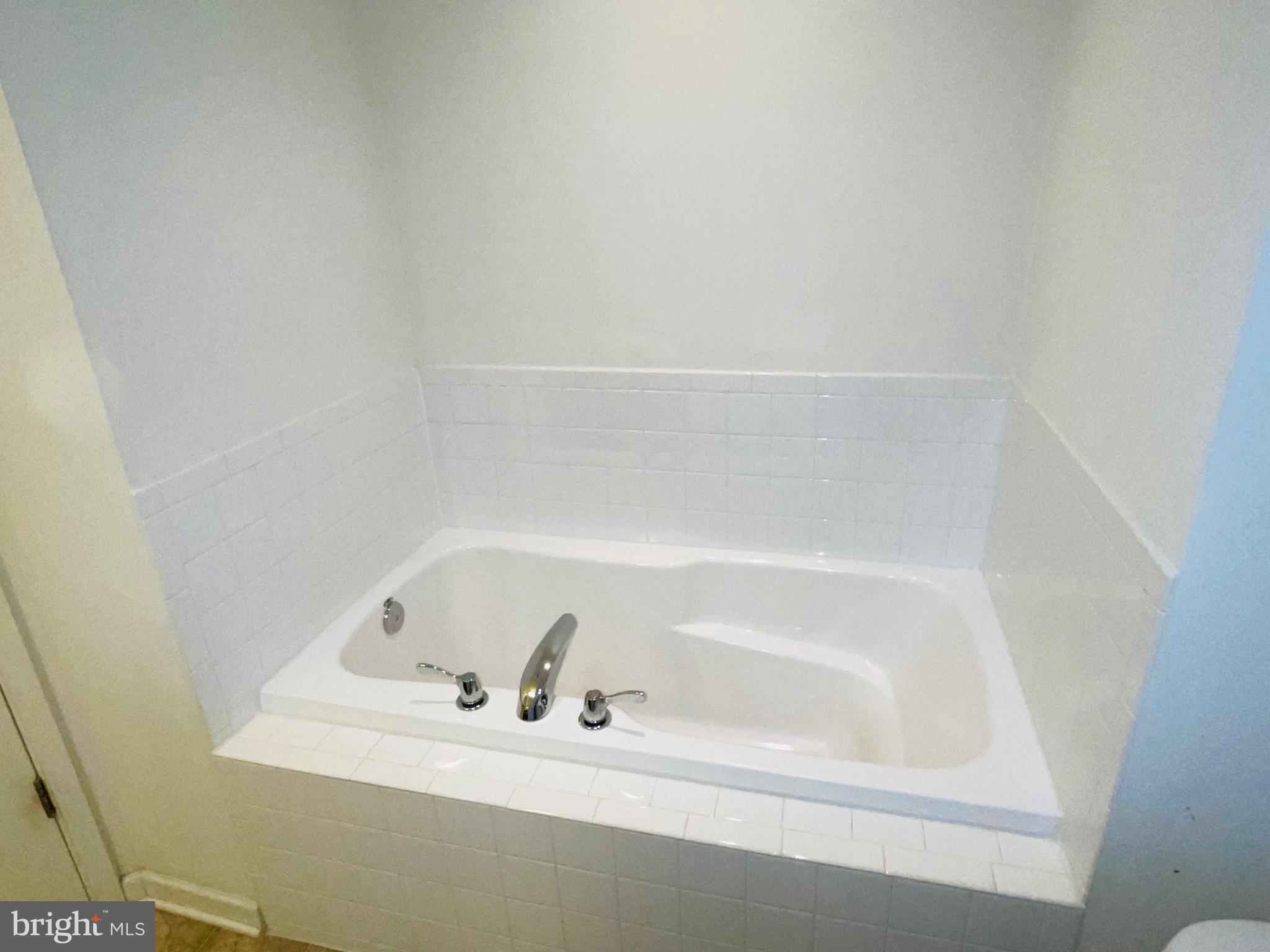 1149 Steed Street Ranson, WV 25438 - Photo 5 of 16 Soaking tub