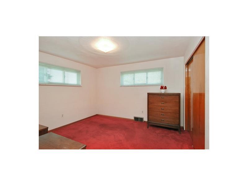 266 East Union Road Cheswick, PA 15024 - Photo 7 of 10 Master Bedroom. Plaster walls,hardwood under carpet,double closet
