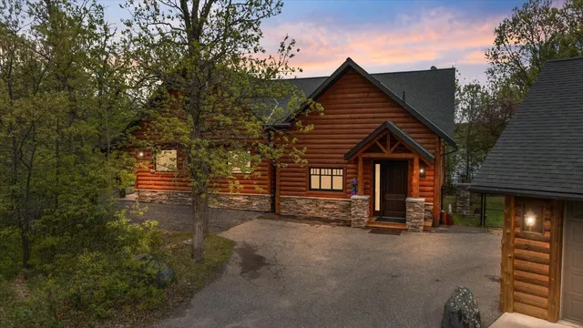 $1,240,000 | 1920 Highway 11, International Falls, MN 56649