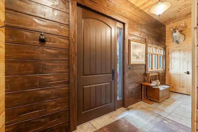 $1,240,000 | 1920 Highway 11, International Falls, MN 56649