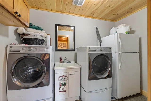 $1,240,000 | 1920 Highway 11, International Falls, MN 56649