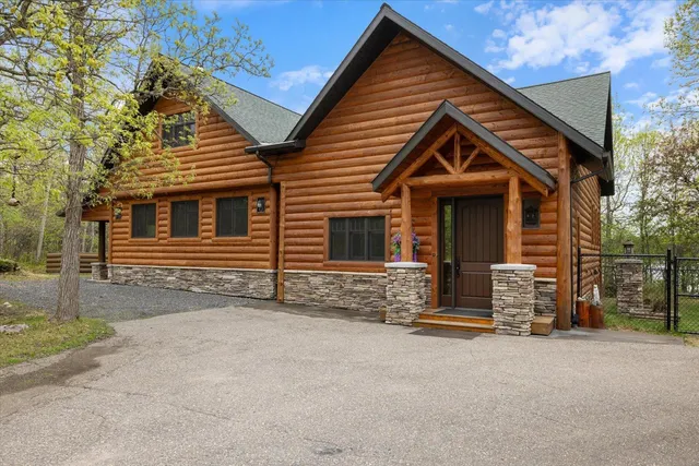 $1,240,000 | 1920 Highway 11, International Falls, MN 56649