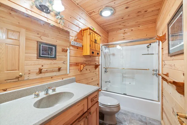 $1,240,000 | 1920 Highway 11, International Falls, MN 56649