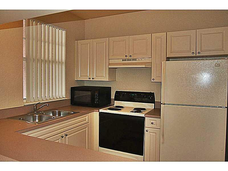 6678 West Sample Road, Unit B22 Coral Springs, FL 33067 - Photo 4 of 22 Kitchen