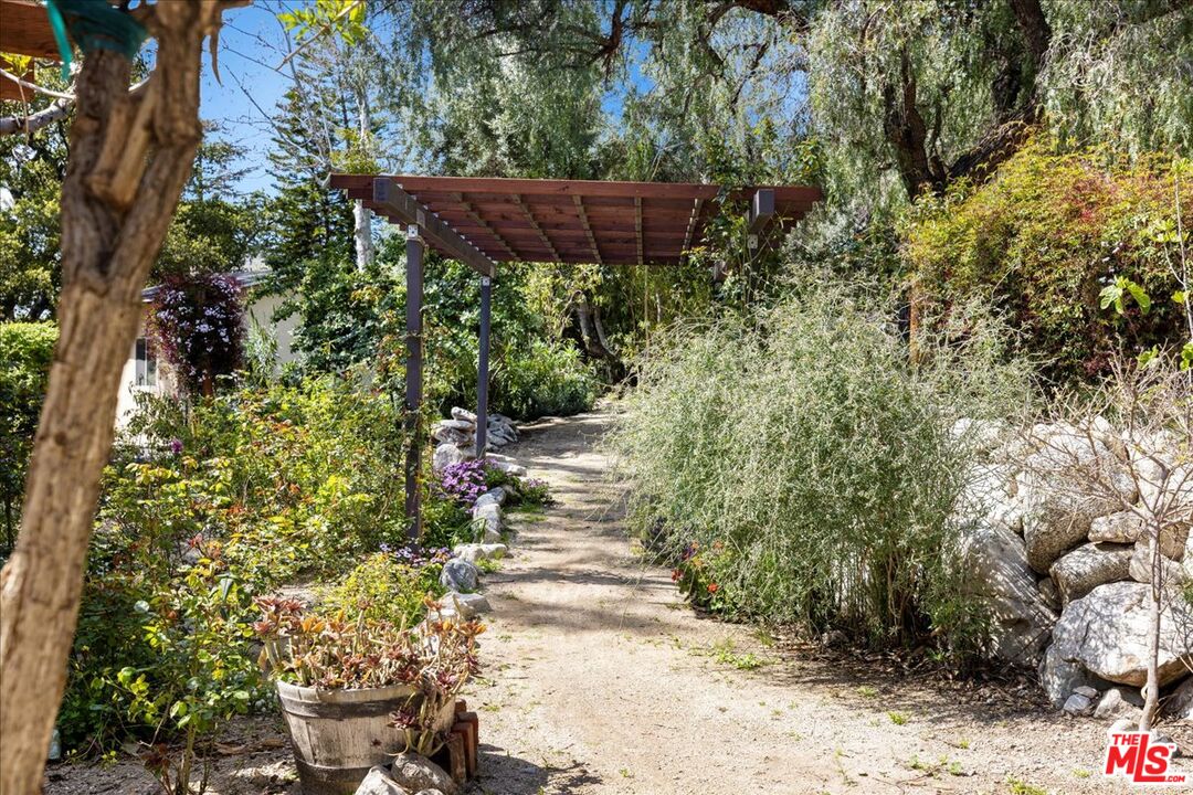 6867 Apperson Street Tujunga, CA 91042 - Photo 39 of 54