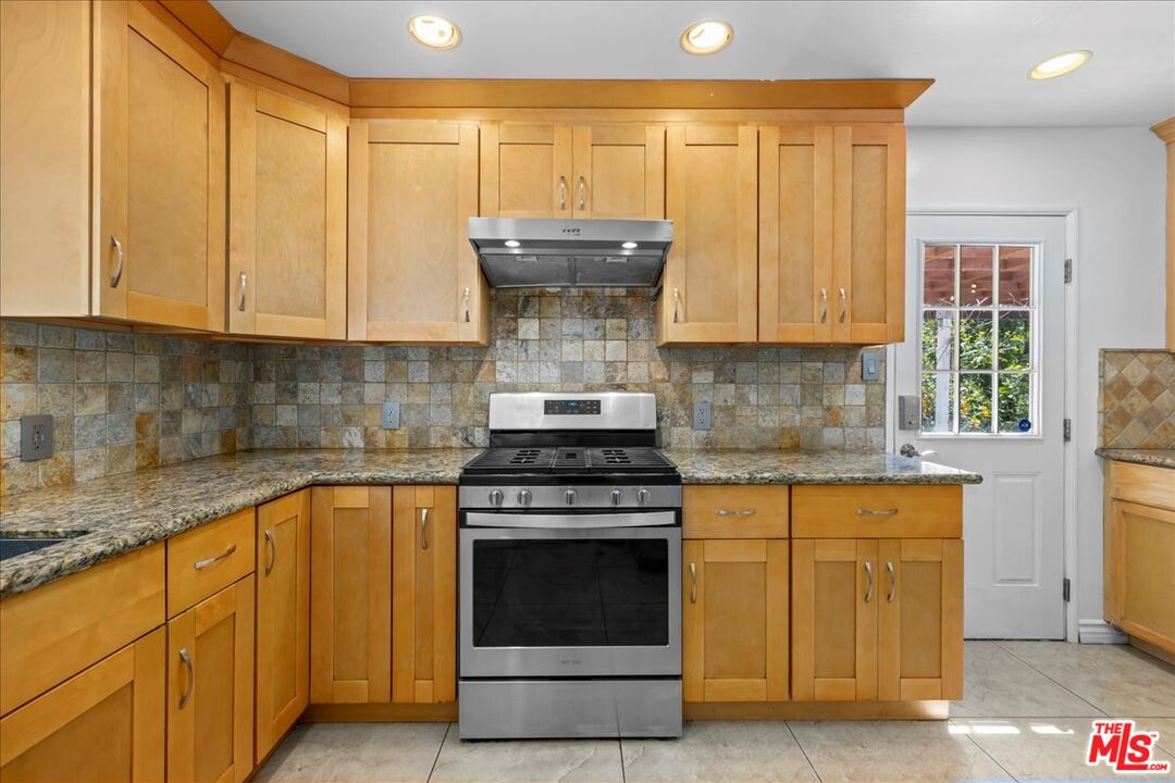 6867 Apperson Street Tujunga, CA 91042 - Photo 6 of 54