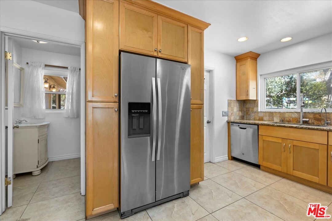 6867 Apperson Street Tujunga, CA 91042 - Photo 10 of 54