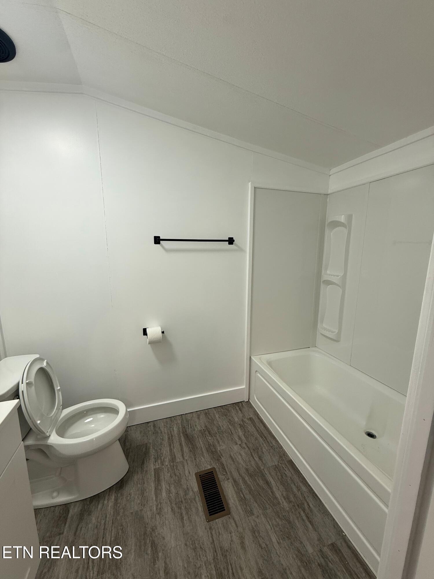 9544 Raccoon Woods Road Heiskell, TN 37754 - Photo 12 of 19 Master Bathroom