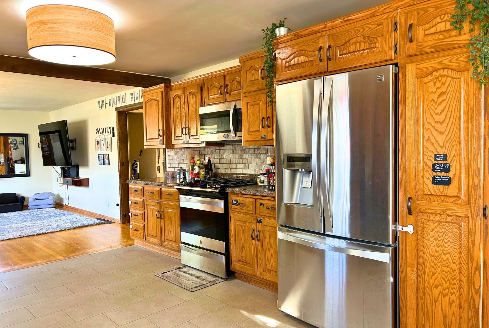 918 Grognet Street Green Bay, WI 54302 - Photo 3 of 30