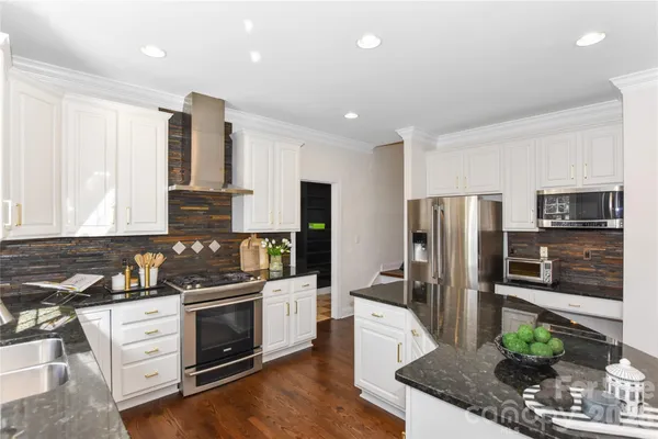 $870,000 | 8127 Grahamson Lane, Charlotte, NC 28269