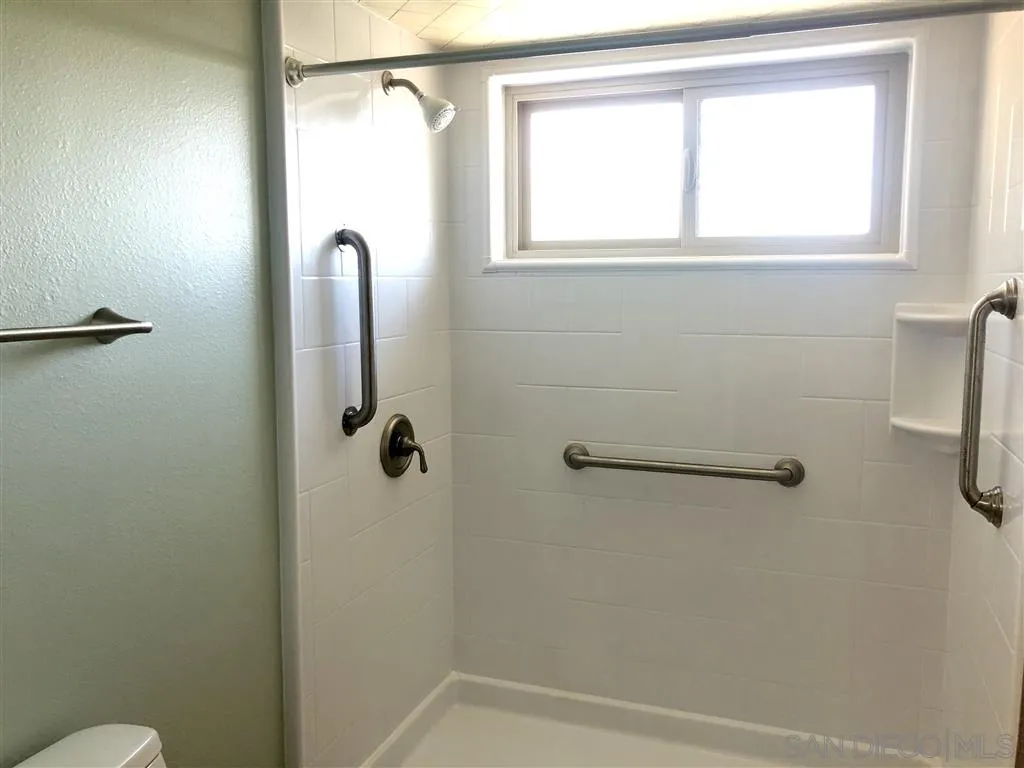 705 Berkeley Way Vista, CA 92084 - Photo 17 of 25 Gallery Image 17