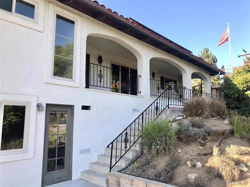 705 Berkeley Way Vista, CA 92084 - Photo 2 of 25 Gallery Image 2