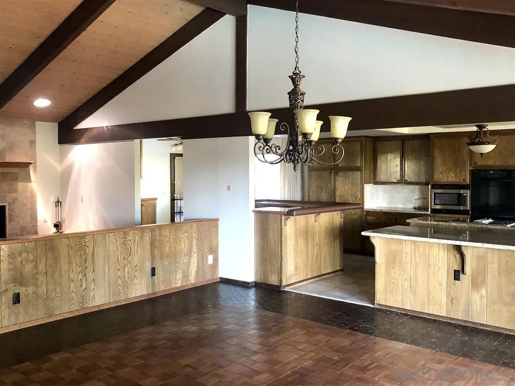 705 Berkeley Way Vista, CA 92084 - Photo 6 of 25 Gallery Image 6