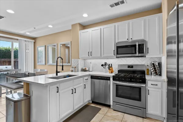 $469,000 | 41985 Davenport Way, Unit C, Murrieta, CA 92562