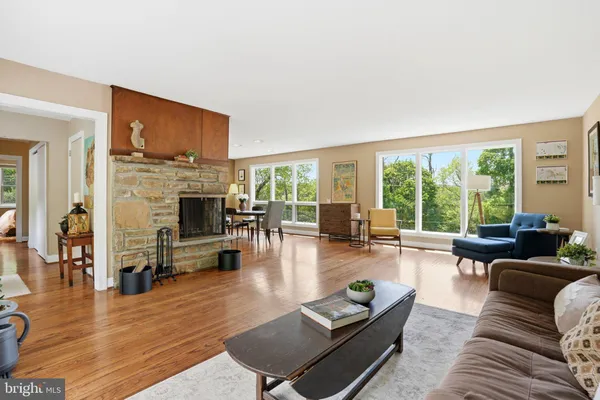$850,000 | 8618 Caroline Drive, Glenside, PA 19038