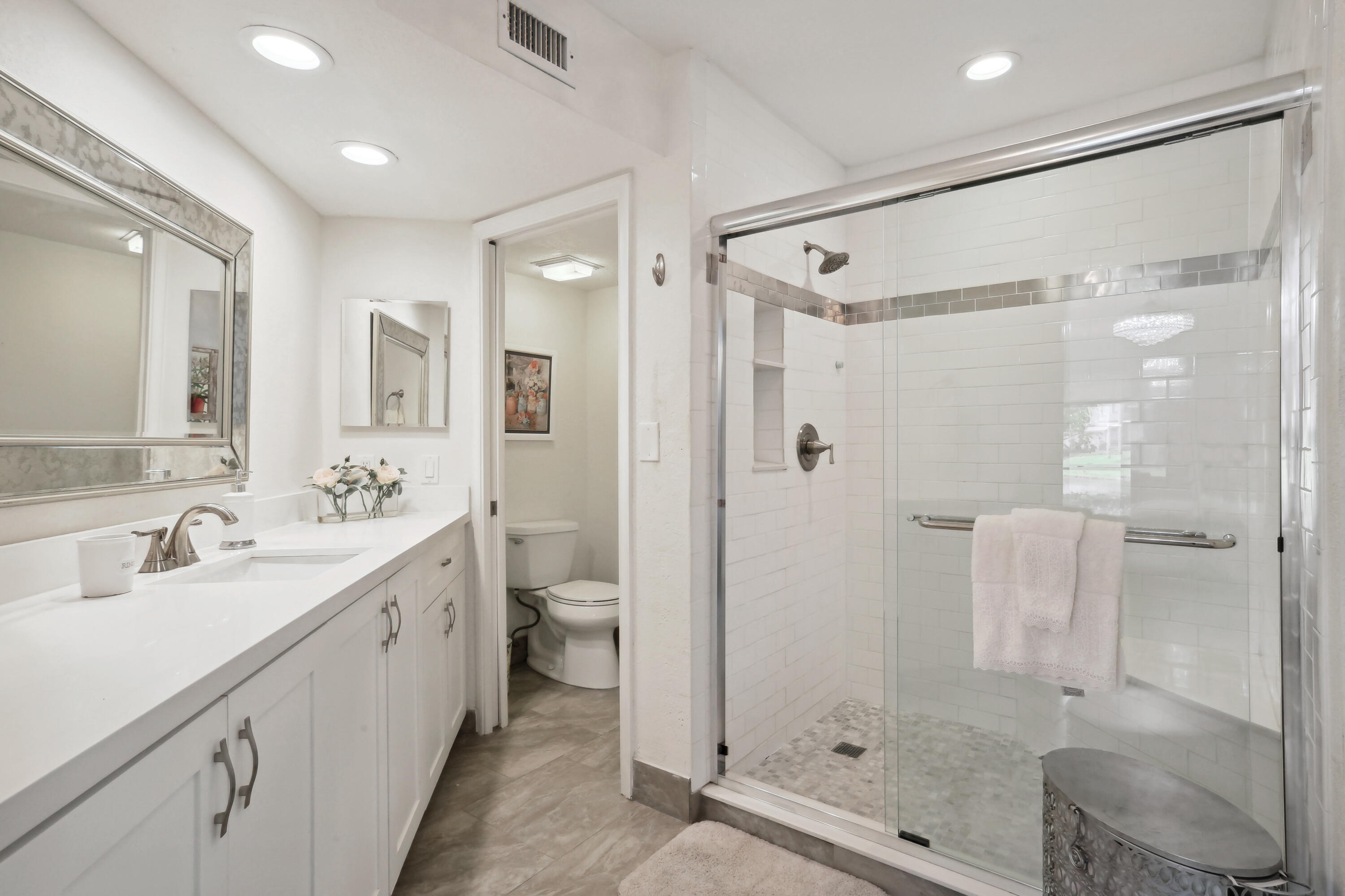 5631 Coach House Circle, Unit D Boca Raton, FL 33486 - Photo 4 of 17 Master Bathroom