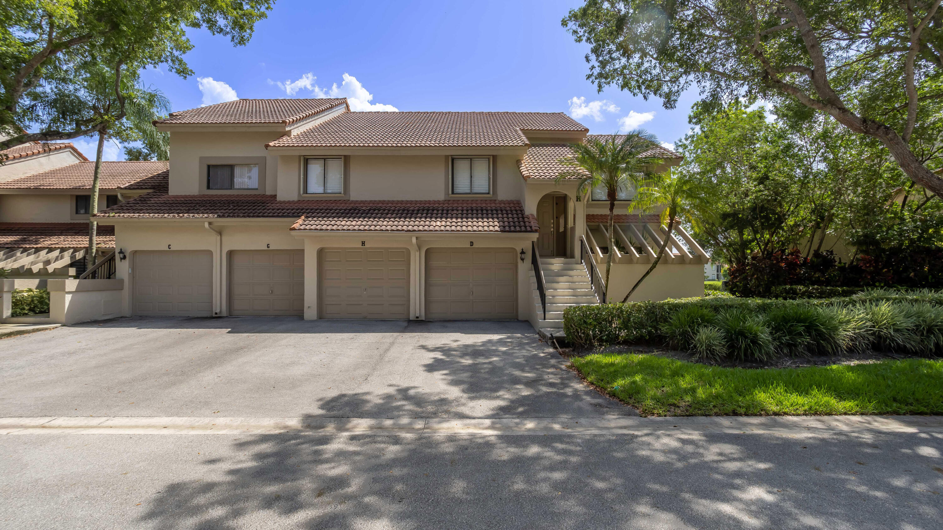 5631 Coach House Circle, Unit D Boca Raton, FL 33486 - Photo 7 of 17 Front building 2