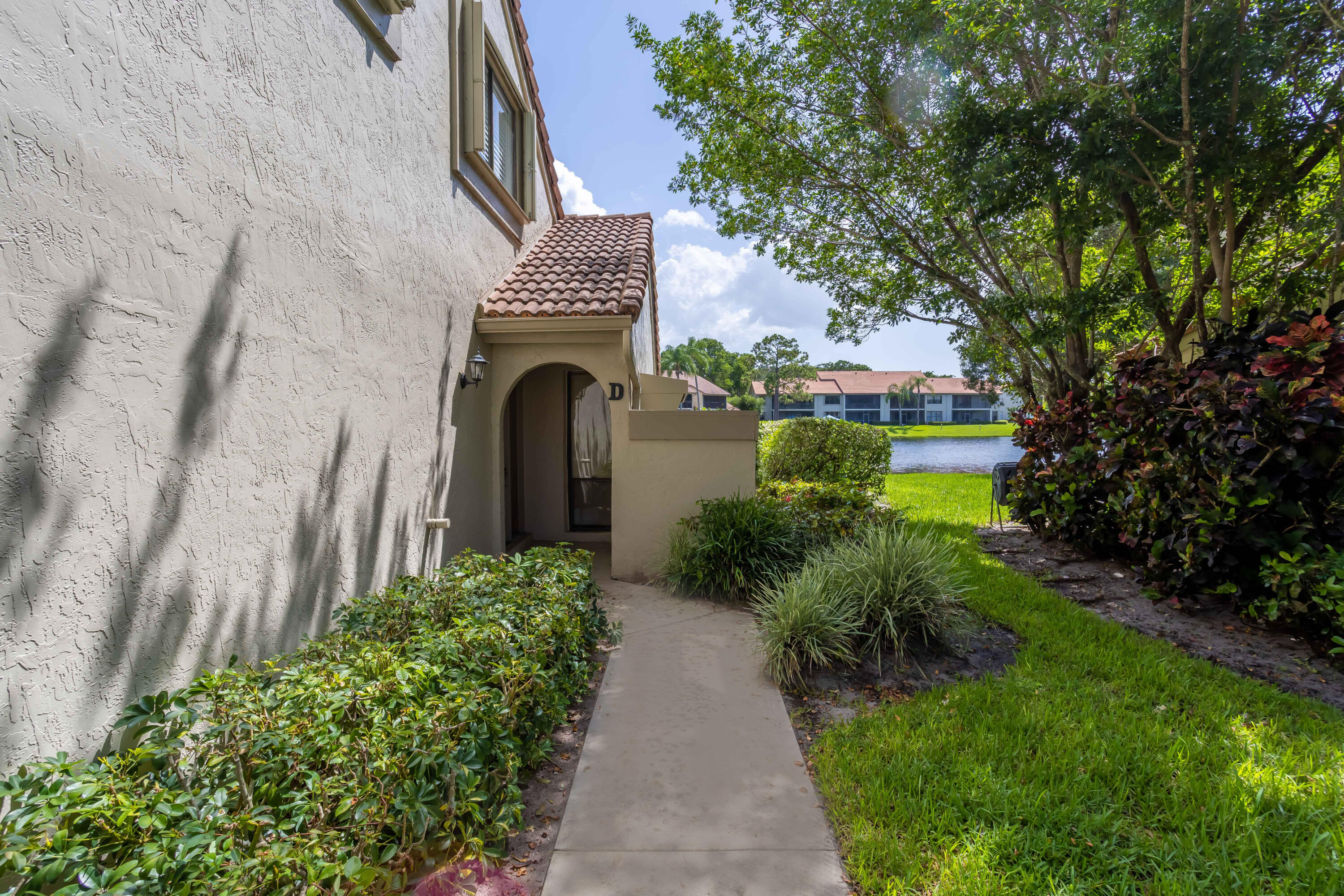 5631 Coach House Circle, Unit D Boca Raton, FL 33486 - Photo 9 of 17 Main entrance