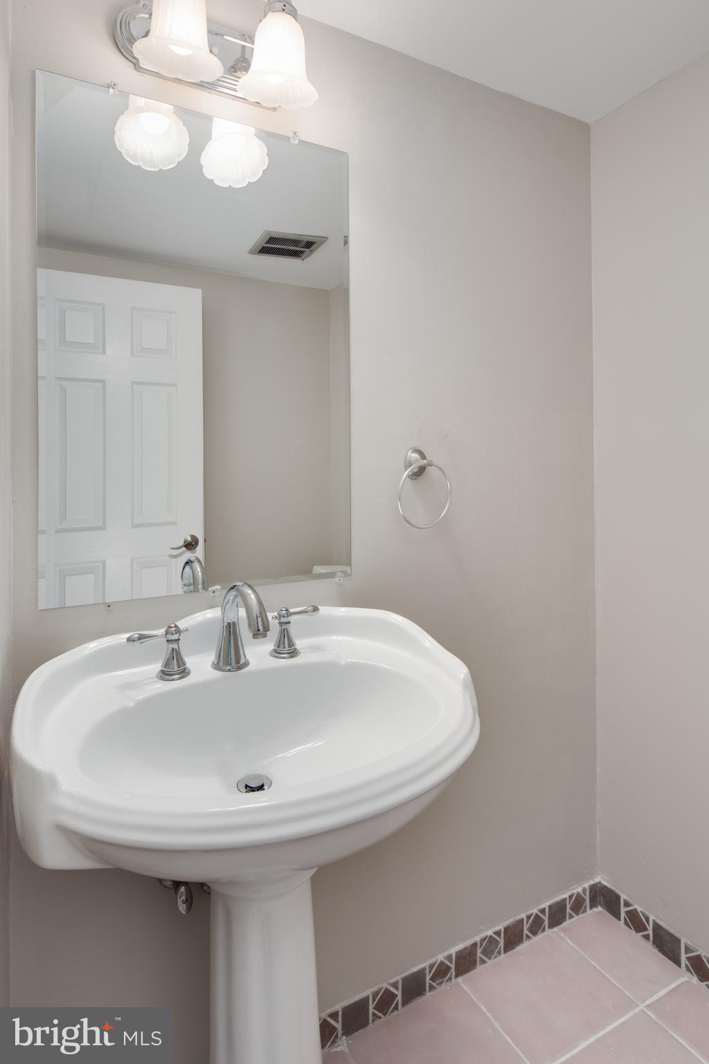 8903 Arley Drive Springfield, VA 22153 - Photo 17 of 30 Bath