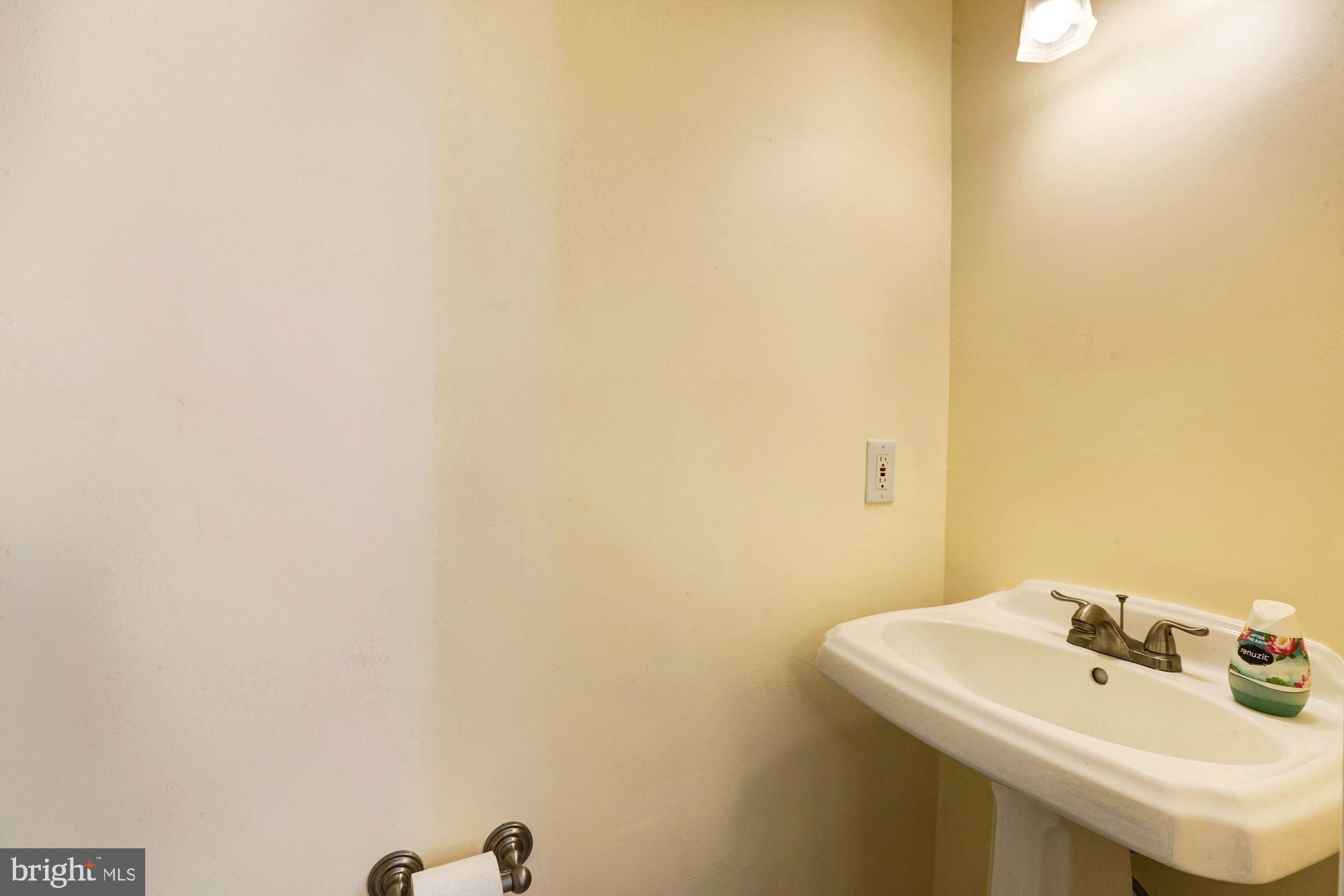 13231 Poplar Tree Road Fairfax, VA 22033 - Photo 17 of 32 Gallery Image 17
