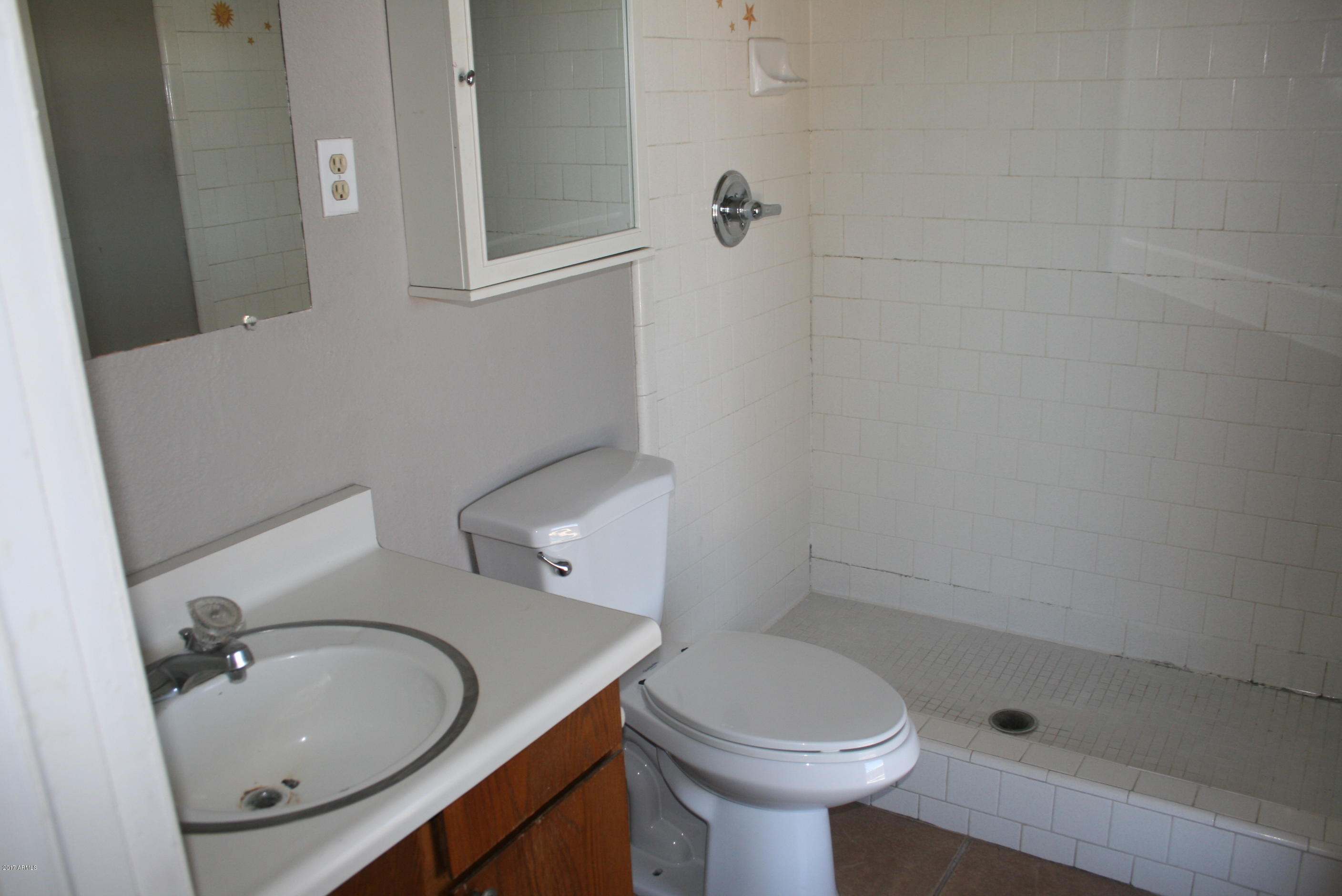 4642 East Apollo Road Phoenix, AZ 85042 - Photo 8 of 14 Pic 6