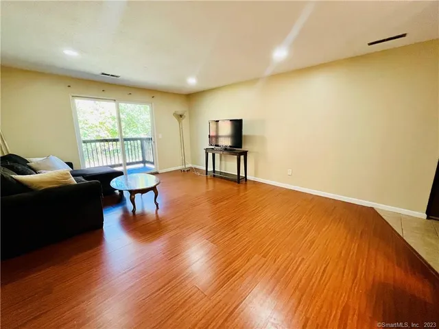 $1,700 | 44 Surrey Drive, Unit A6, Newington, CT 06111