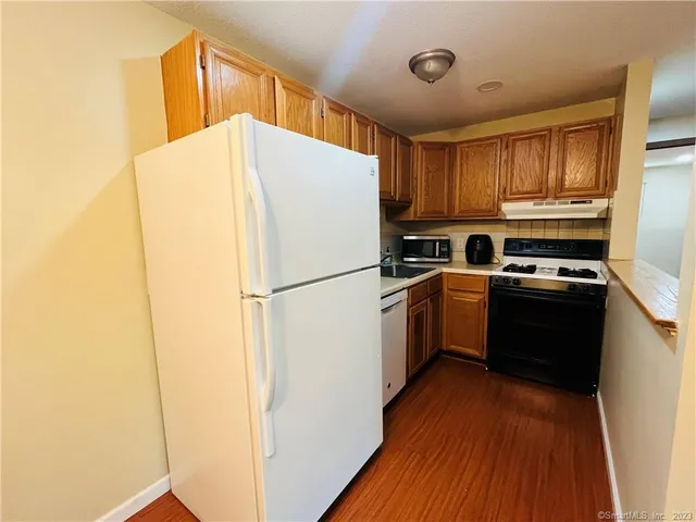 $1,700 | 44 Surrey Drive, Unit A6, Newington, CT 06111