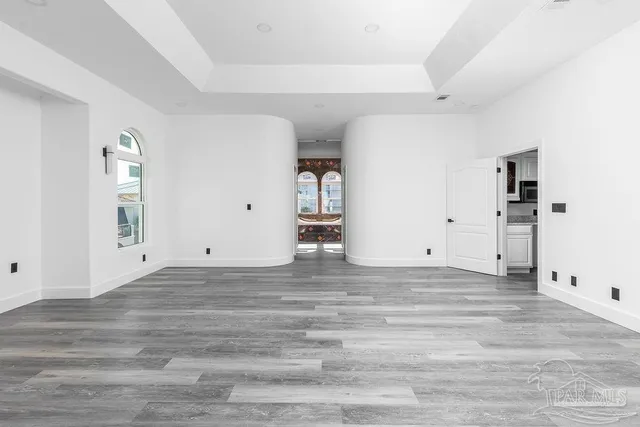 a view of empty room with window