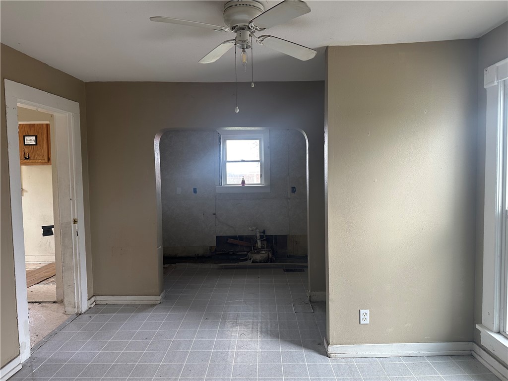 2512 Dewitt Avenue Mattoon, IL 61938 - Photo 3 of 10 Kitchen/Dining