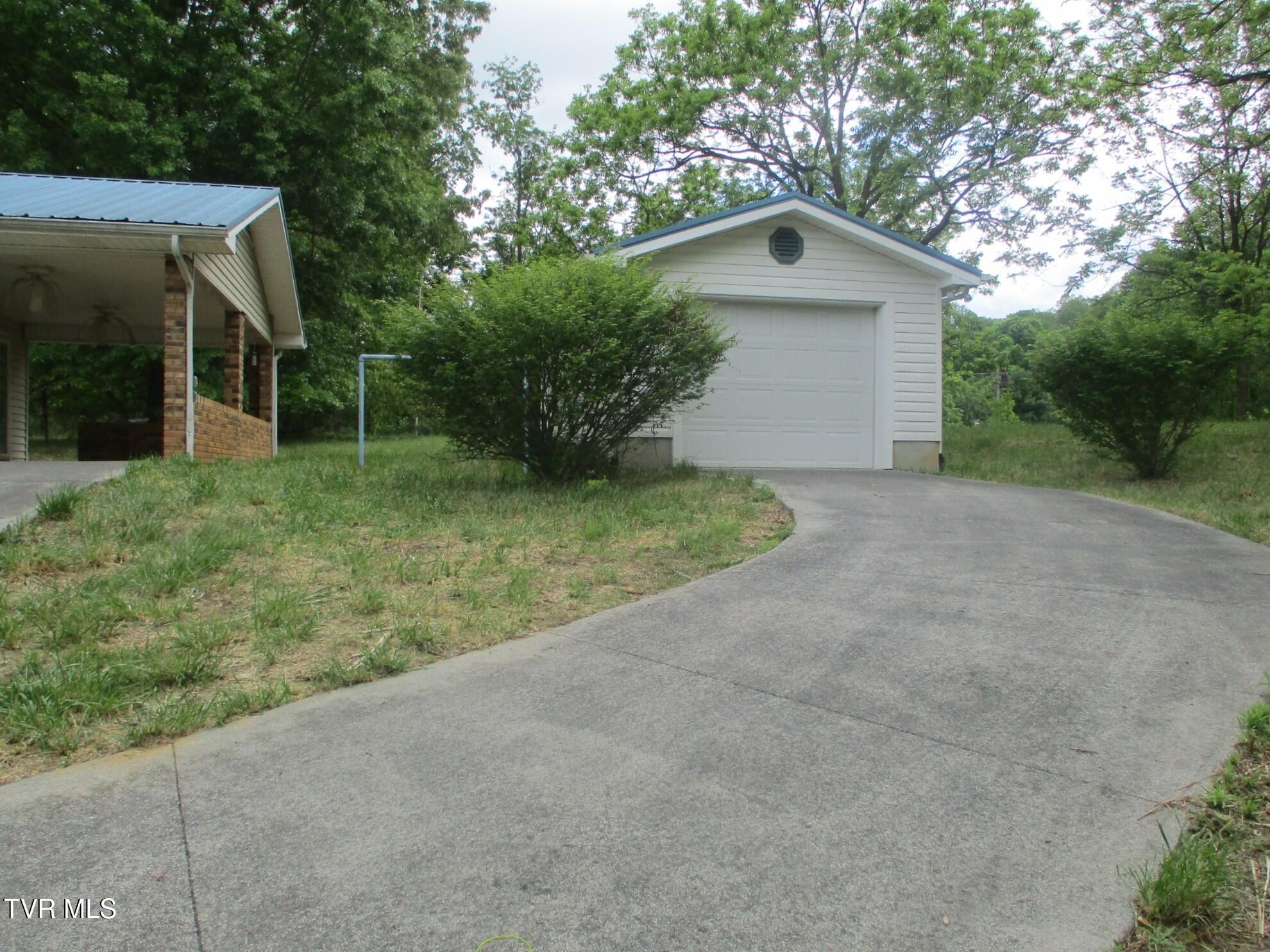 270 Forrest Road Fall Branch, TN 37656 - Photo 7 of 25 07 IMG_9334