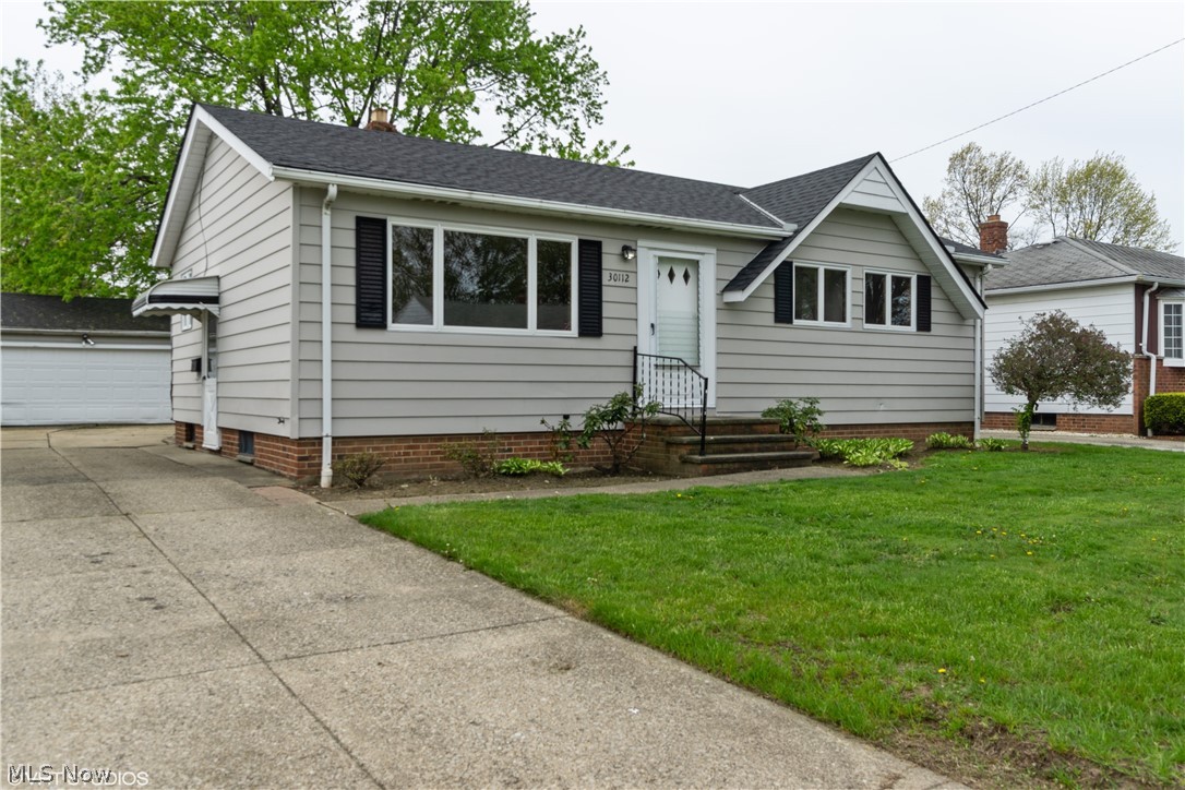 30112 Vineyard Road Willowick, OH 44095 - Photo 2 of 23