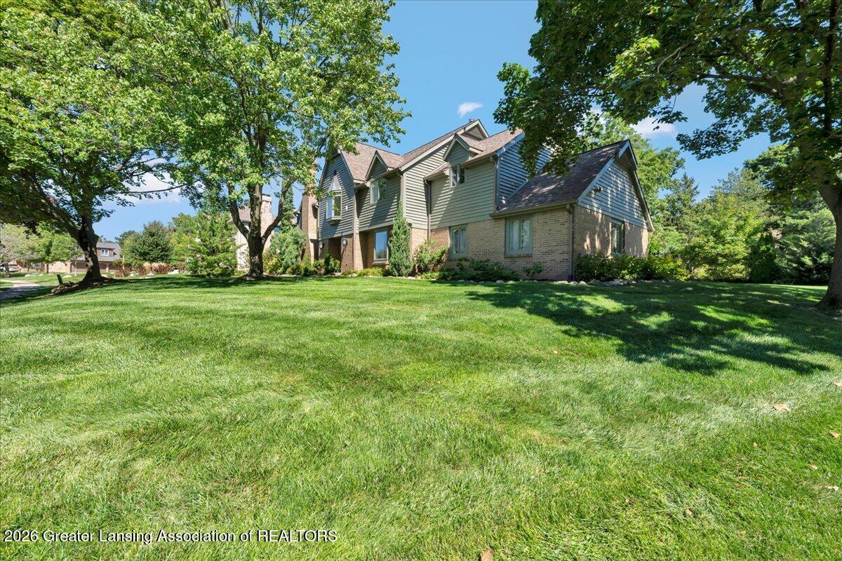 1352 Foxcroft Road East Lansing, MI 48823 - Photo 3 of 61 46-DSC01032