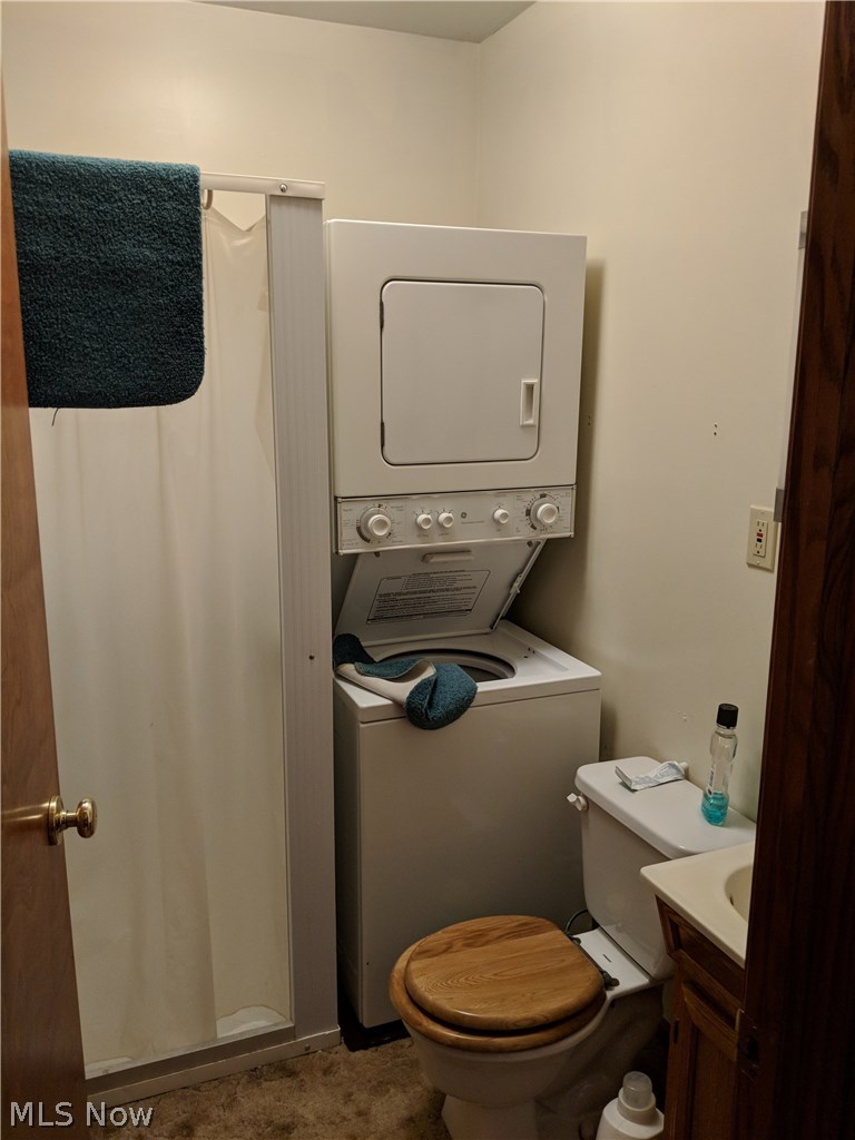 27235 Tabor Ridge Road Caldwell, OH 43724 - Photo 13 of 17 Full bathroom with shower. Washer/dryer stays.