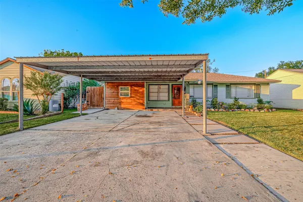 a view of a house with basketball court