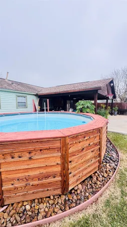 a view of a house with backyard and sitting area