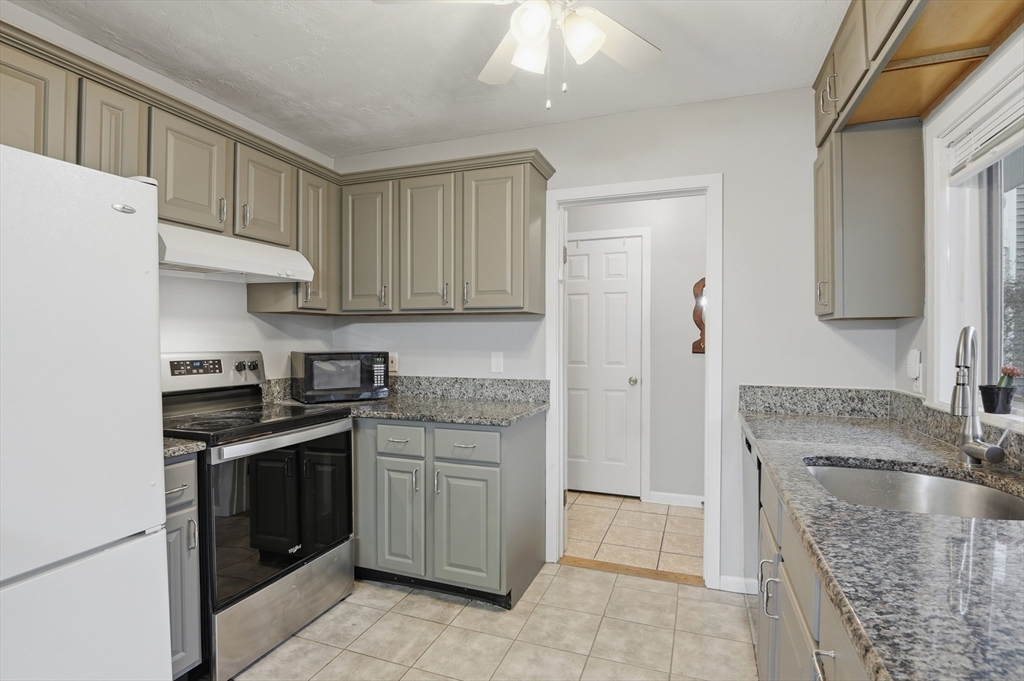 210 Beacon Park Road, Unit 210 Webster, MA 01570 - Photo 14 of 42