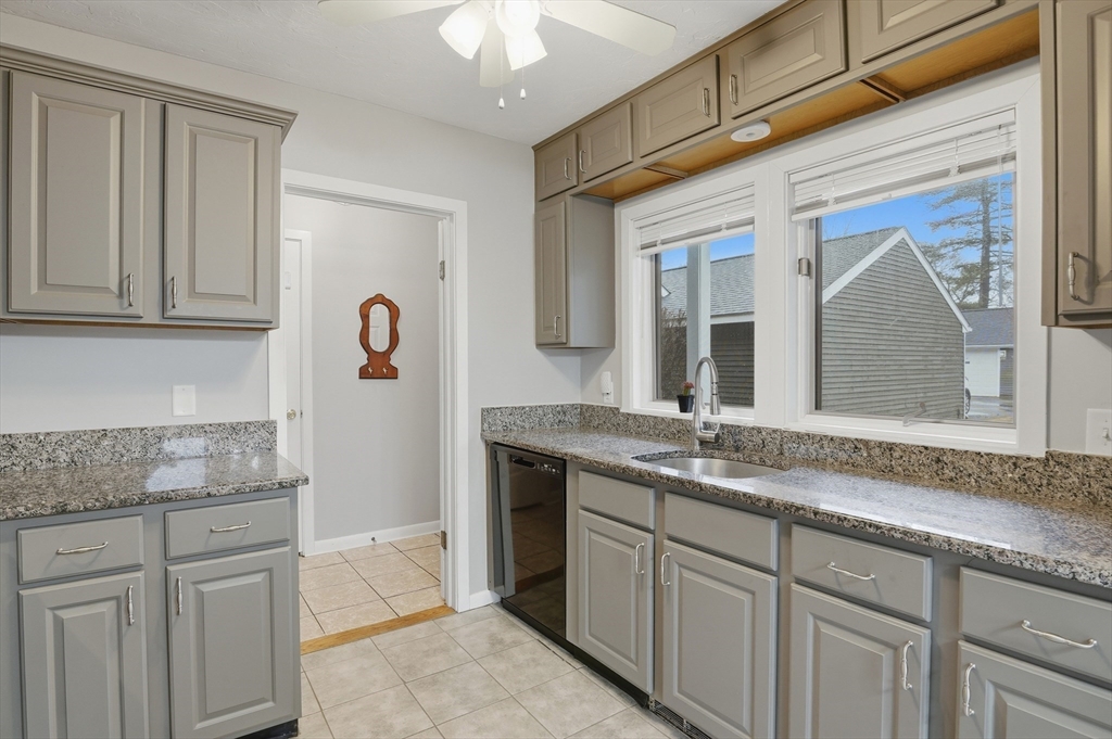 210 Beacon Park Road, Unit 210 Webster, MA 01570 - Photo 15 of 42