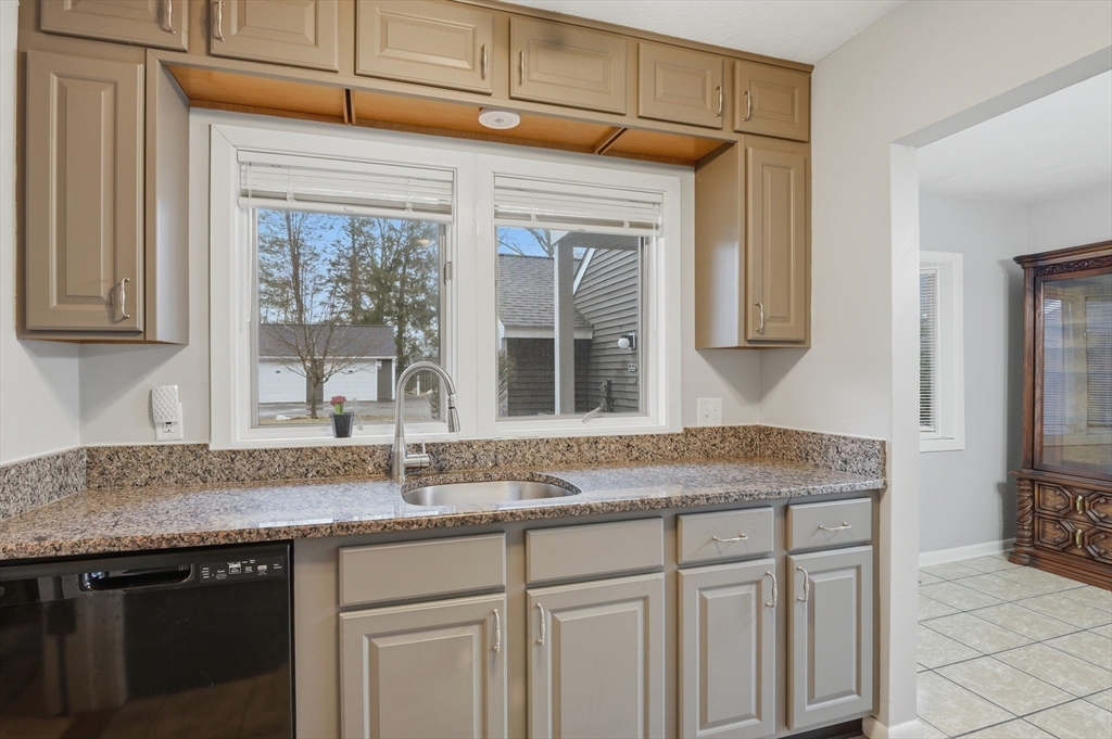 210 Beacon Park Road, Unit 210 Webster, MA 01570 - Photo 17 of 42