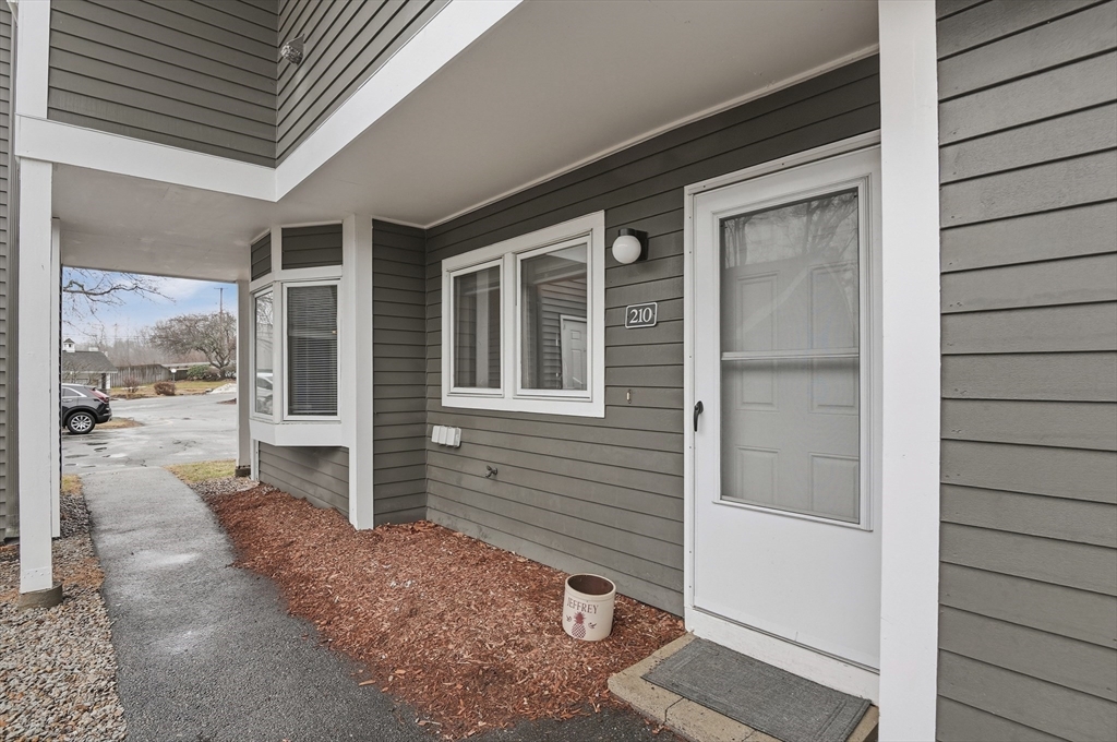 210 Beacon Park Road, Unit 210 Webster, MA 01570 - Photo 4 of 42