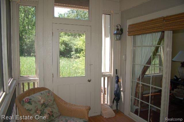 3812 Winding Brk Circle, Unit 9 Rochester, MI 48309 - Photo 8 of 19 3 SEASON PORCH