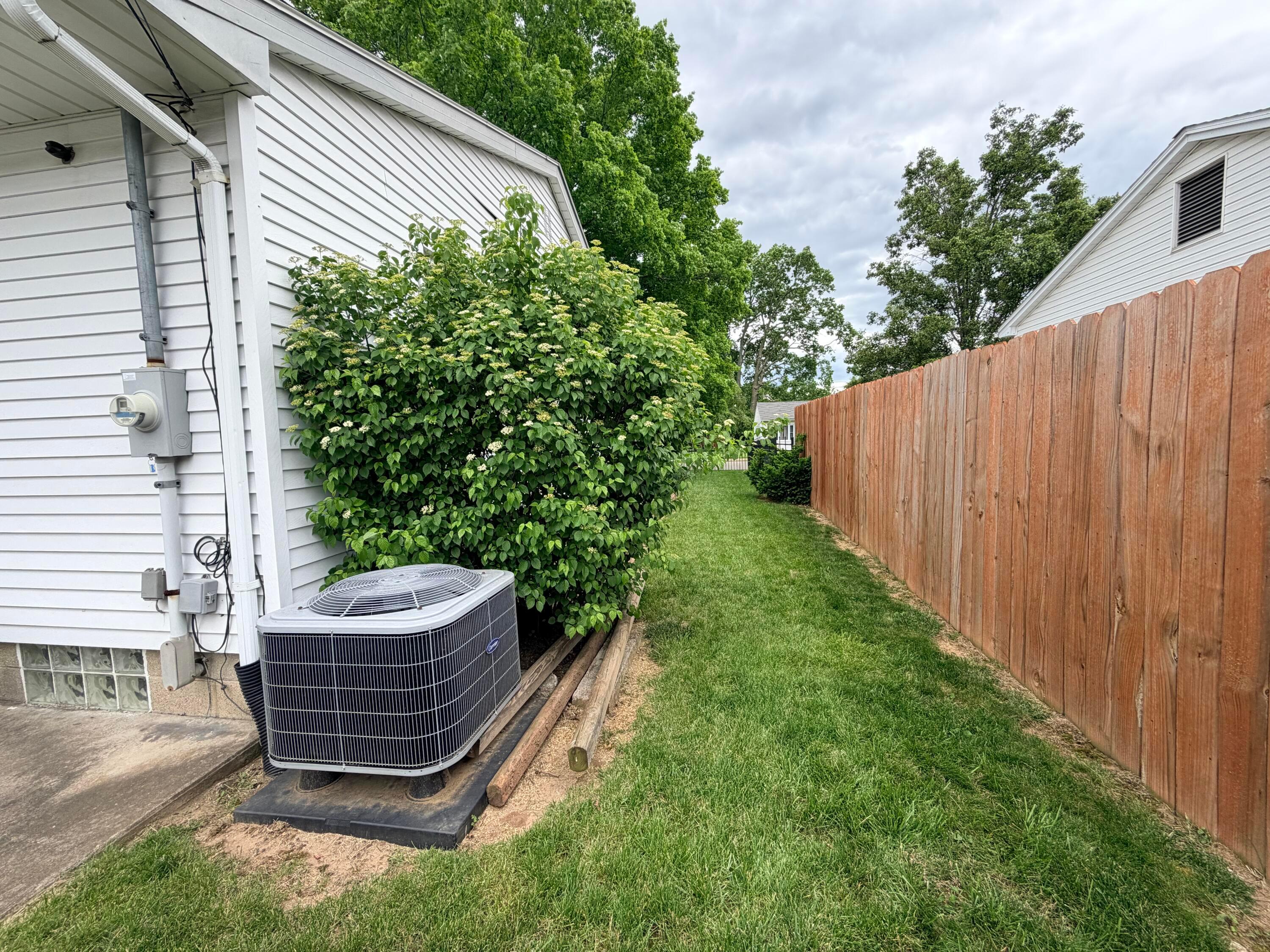 730 St Margaret Road Chillicothe, OH 45601 - Photo 5 of 31 Back yard to front