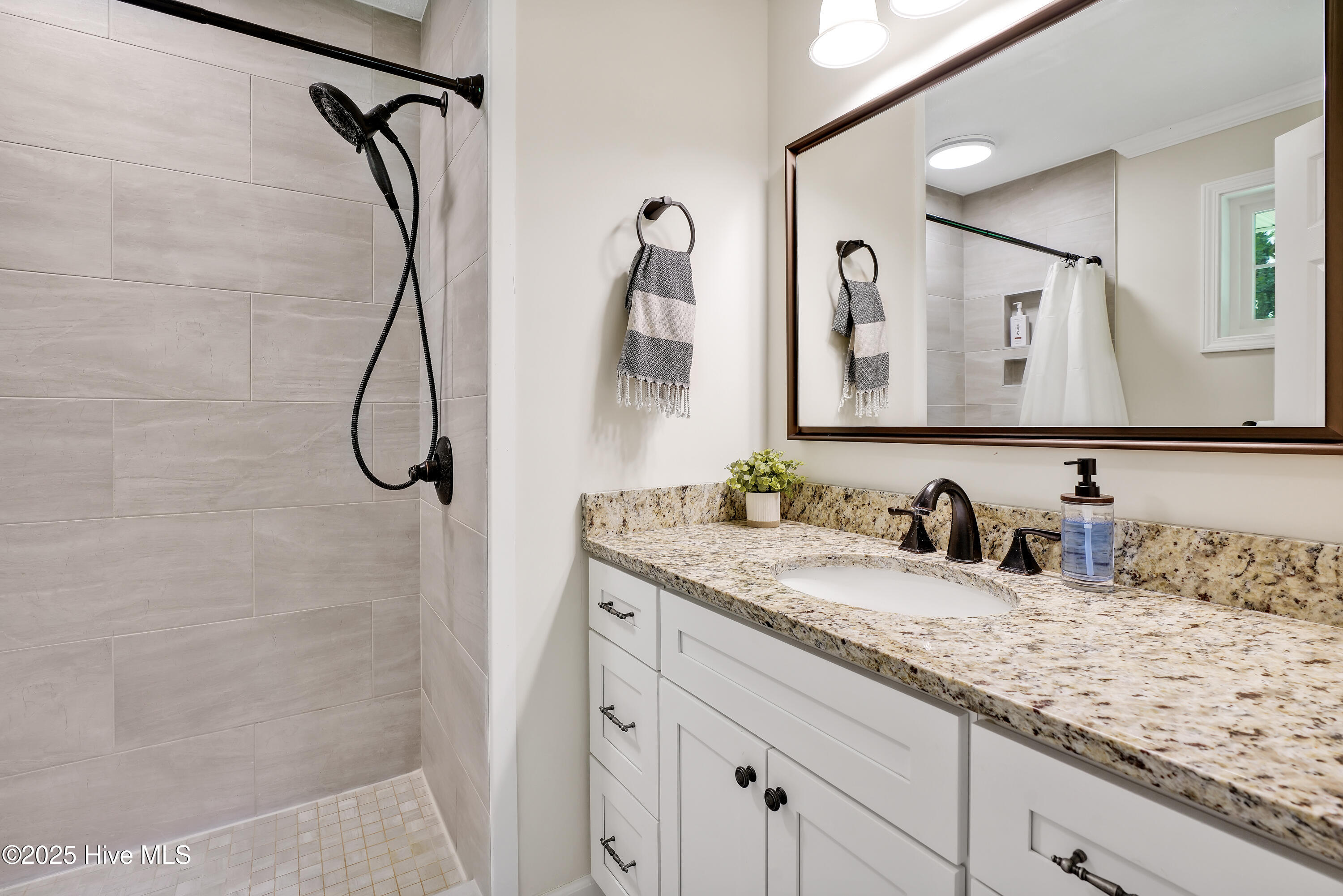 354 Golf Course Road Whiteville, NC 28472 - Photo 29 of 40 Master Bathroom