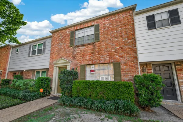 $1,900 | 6418 Olympia Drive, Unit 127, Houston, TX 77057