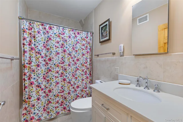 $1,250,000 | 4 Marisa Court, Unit 4A | Throgs Neck